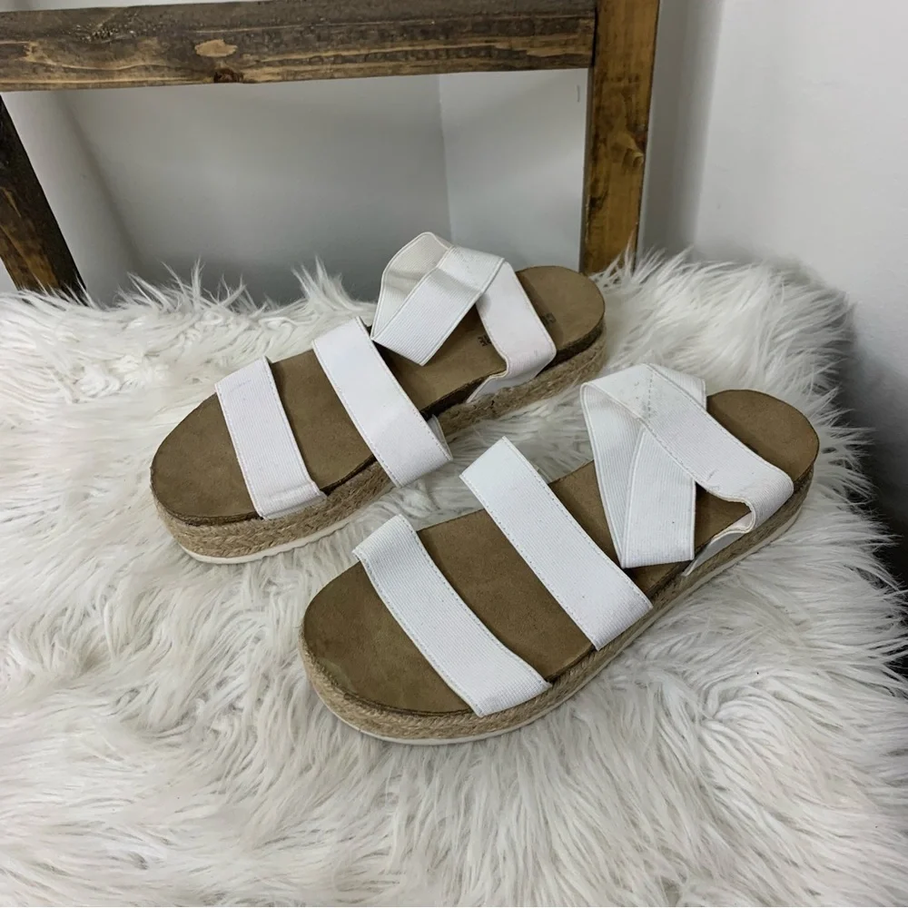 Cushionaire Mandy White Strappy Espadrille Sandals Size 11
